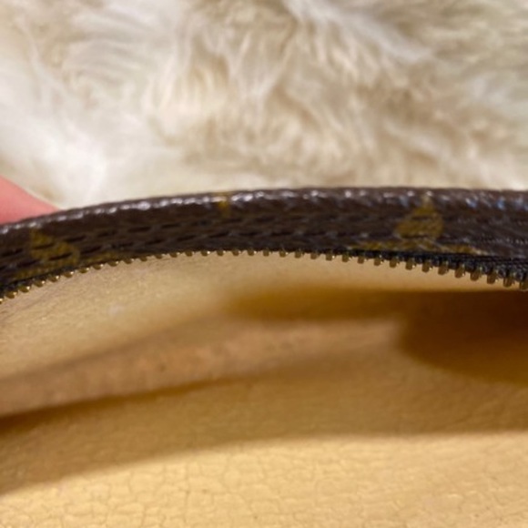 Louis Vuitton Toiletry 17 Pouch - Picture 4 of 7